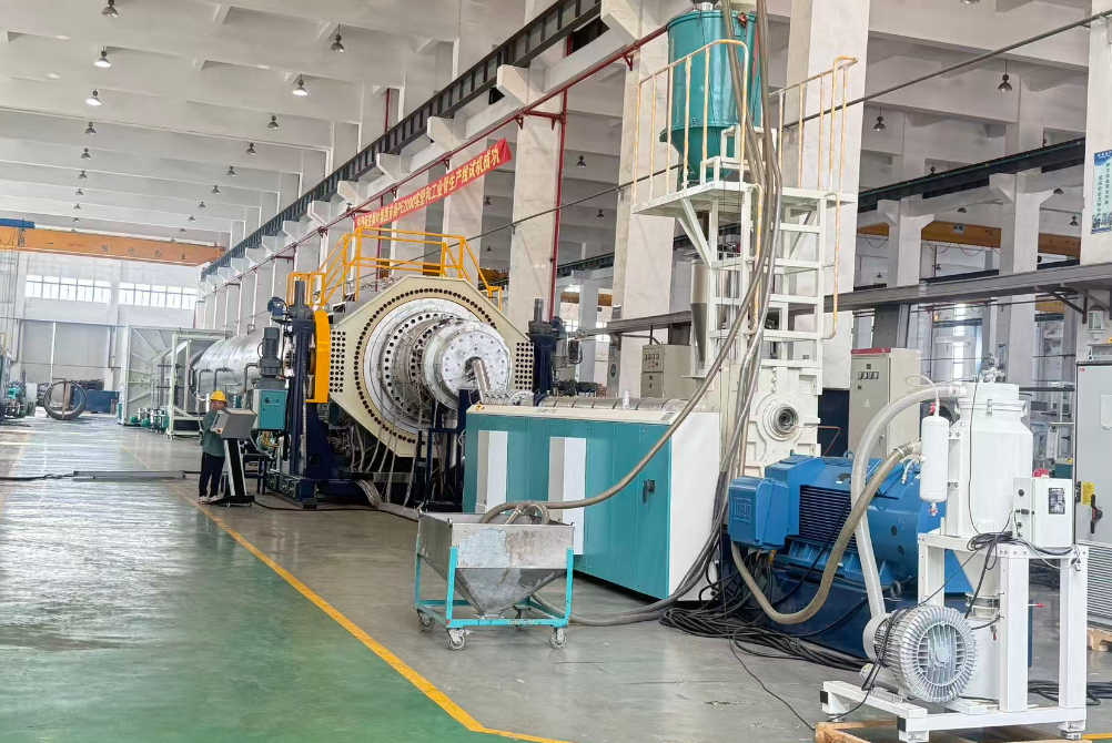 ຈຸດສໍາຄັນສໍາລັບອຸປະກອນເລີ່ມຕົ້ນແລະເຕັກໂນໂລຢີການຜະລິດຂອງທໍ່ PE ທີ່ມີເສັ້ນຜ່າກາງໃຫຍ່ກວ່າ 2000mm