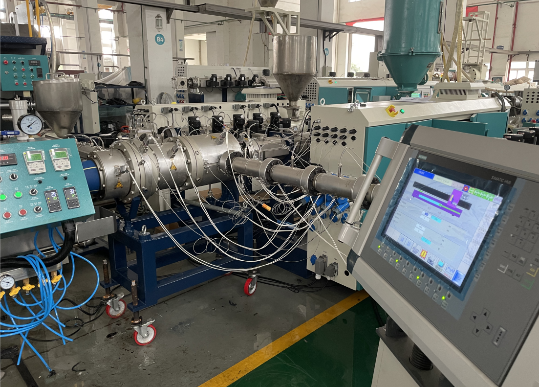 ເທກໂນໂລຍີ Coextrusion ຂອງອຸປະກອນທໍ່ coextrusion ສາມຊັ້ນ PE
